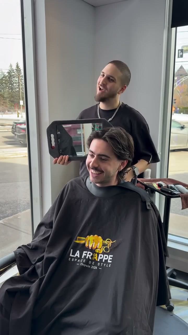 Coupe aux ciseaux réalisé au salon La Frappe